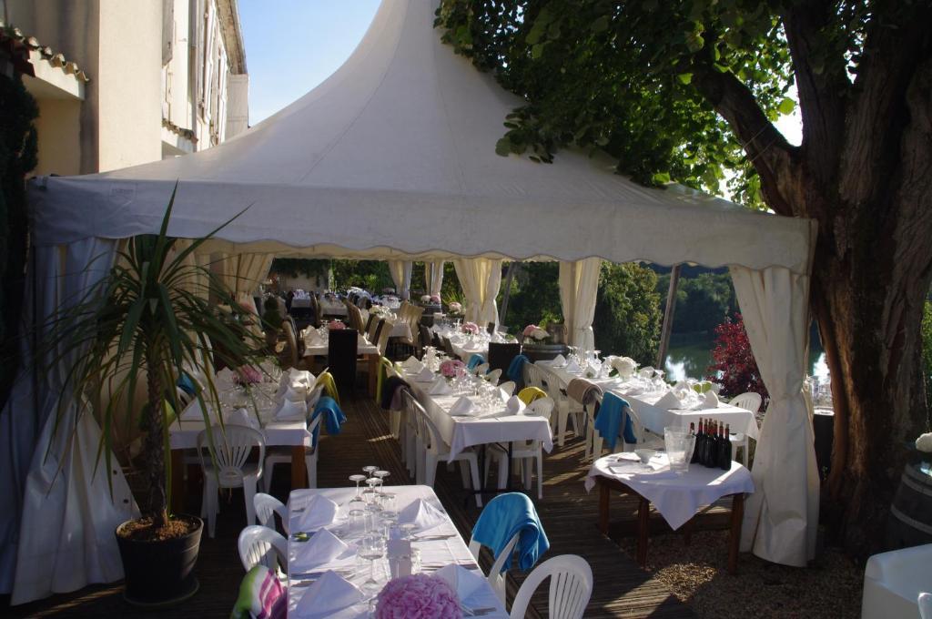 Logis Hotels Domaine Du Chatelard 狄拉克 外观 照片